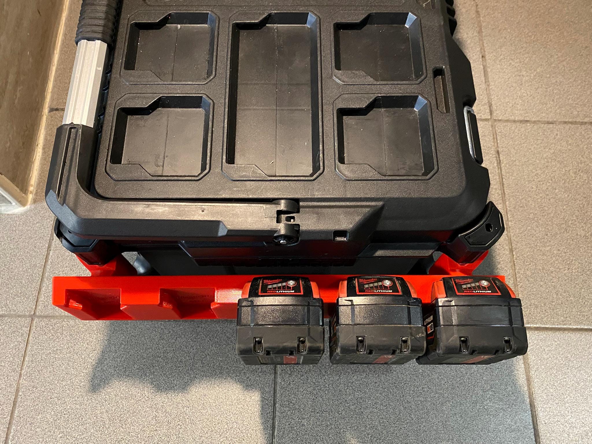 Milwaukee M18 Battery Holder Rail – 5 Battery Capacity